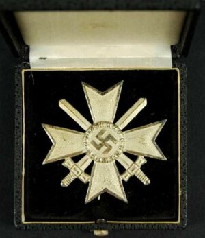 Estuche con KVK de 1ª clase con Espadas "L/58"